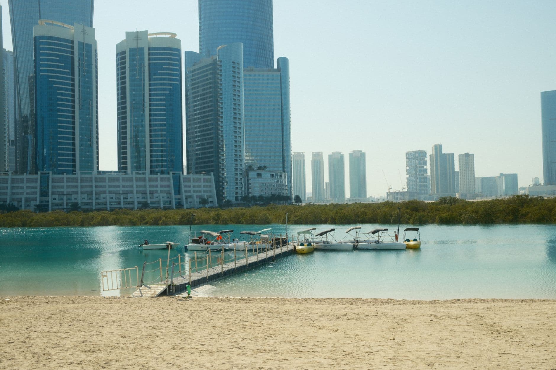 Scorcio di Abu Dhabi, a poca distanza dall'aeroporto