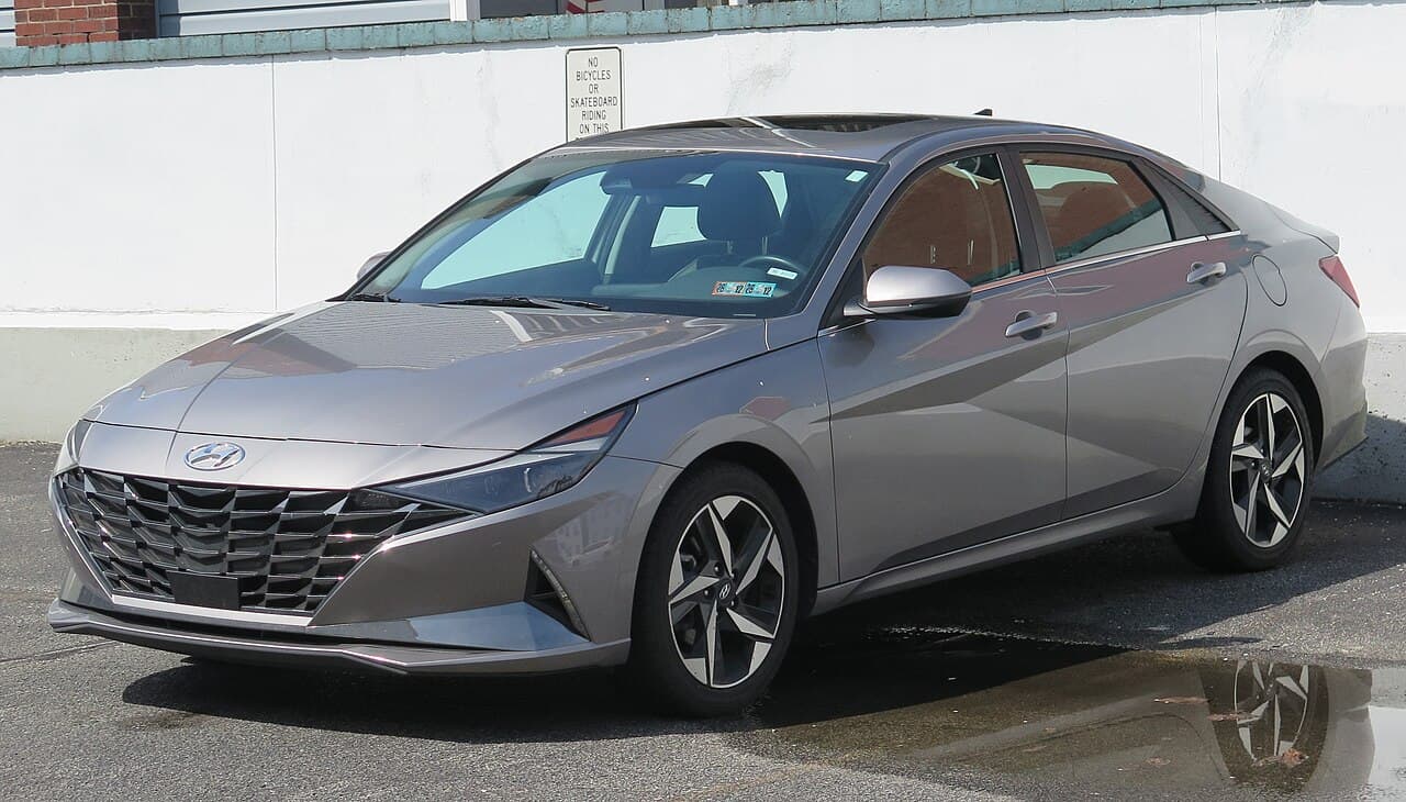 Hyundai Elantra o modello simile